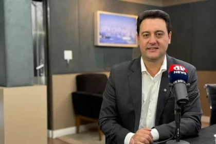 RIC cita pesquisa realizada pela Paraná Pesquisas no Estado dO Paraná.