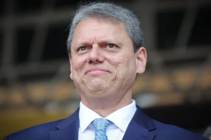 Café Diário cita pesquisa realizada pela Paraná Pesquisas.