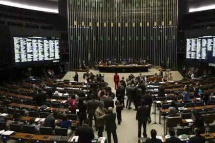 VTV News cita pesquisa realizada pela Paraná Pesquisas.
