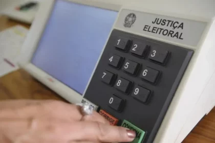 Revista Fórum cita pesquisa realizada pela Paraná Pesquisas no Estado do Espírito Santo.
