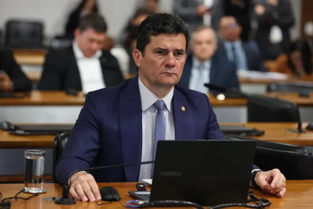 XV Curitiba cita pesquisa realizada pela Paraná Pesquisas no Estado do Paraná.