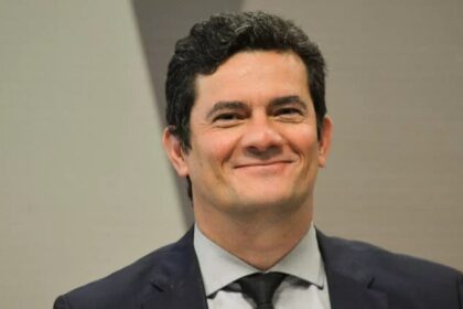 Coluna Esplanada cita pesquisa realizada pela Paraná Pesquisas no Estado do Paraná.