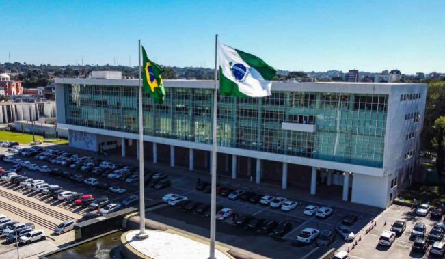 Ric cita pesquisa realizada pela Paraná Pesquisas no Estado do Paraná. 1 Ric cita pesquisa realizada pela Paraná Pesquisas no Estado do Paraná.