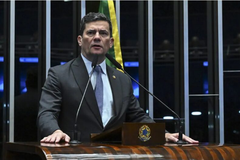 O Luzeiro cita pesquisa realizada pela Paraná Pesquisas no Estado do Paraná. 1 O Luzeiro cita pesquisa realizada pela Paraná Pesquisas no Estado do Paraná.