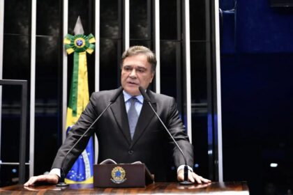 O Luzeiro cita pesquisa realizada pela Paraná Pesquisas no Estado do Paraná.
