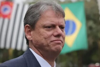 Isto É cita pesquisa realizada pela Paraná Pesquisas no Estado de São Paulo.