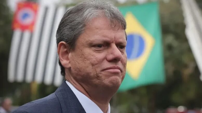 Isto É cita pesquisa realizada pela Paraná Pesquisas no Estado de São Paulo. 1 Isto É cita pesquisa realizada pela Paraná Pesquisas no Estado de São Paulo.
