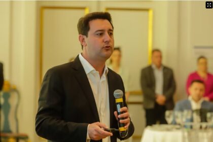 Estadão cita pesquisa realizada pela Paraná Pesquisas no Estado do Paraná.