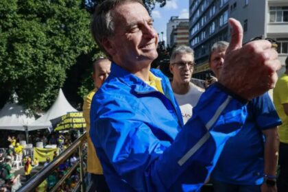 A Fonte cita pesquisa realizada pela Paraná Pesquisas no Estado do Paraná.