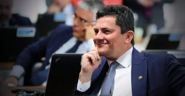 Revista Oeste cita pesquisa realizada pela Paraná Pesquisas no Município de Curitiba. 1 Revista Oeste cita pesquisa realizada pela Paraná Pesquisas no Município de Curitiba.