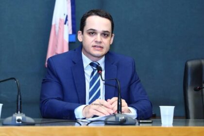 Folha de Curitiba cita pesquisa realizada pela Paraná Pesquisas no Município de Vitória.