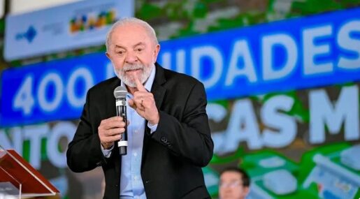 Rádio Clube FM cita pesquisa realizada pela Paraná Pesquisas.