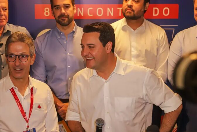 XV Curitiba cita pesquisa realizada pela Paraná Pesquisas no Município de Curitiba e RMC. 1 XV Curitiba cita pesquisa realizada pela Paraná Pesquisas no Município de Curitiba e RMC.