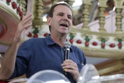 Metrópoles cita pesquisa realizada pela Paraná Pesquisas no Município do Rio de Janeiro.