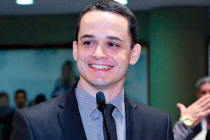 ES Brasil cita pesquisa realizada pela Paraná Pesquisas.