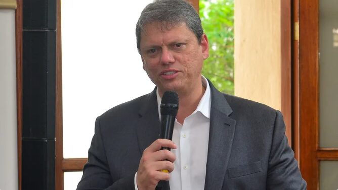 Band cita pesquisa realizada pela Paraná Pesquisas no Município de Guarulhos.
