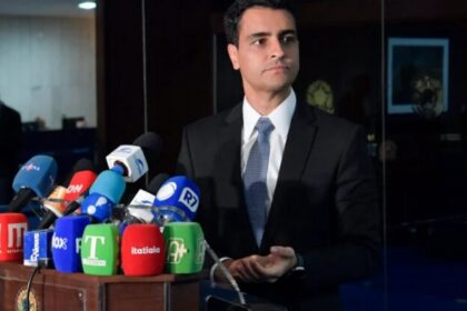 Poder 360 cita pesquisa realizada pela Paraná Pesquisas no Estado de Alagoas.