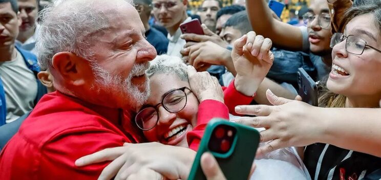 Brasil 247 cita pesquisa realizada pela Paraná Pesquisas.