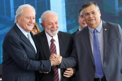 Gazeta Hora 1 cita pesquisa realizada pela Paraná Pesquisas. 1 Gazeta Hora 1 cita pesquisa realizada pela Paraná Pesquisas.