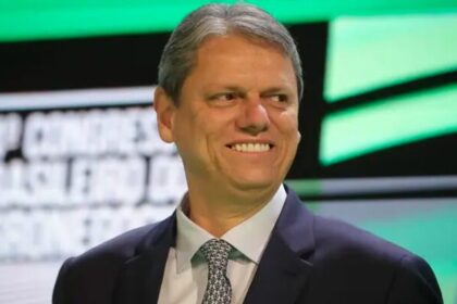 Revista Oeste pesquisa realizada pela Paraná Pesquisas.