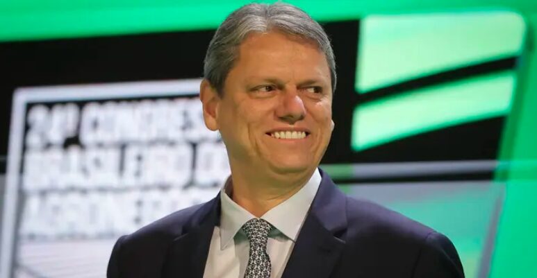 Revista Oeste pesquisa realizada pela Paraná Pesquisas. 1 Revista Oeste pesquisa realizada pela Paraná Pesquisas.
