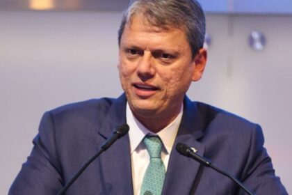 Poder 360 pesquisa realizada pela Paraná Pesquisas.