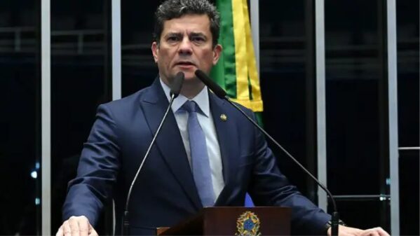 Gazeta do Povo cita pesquisa realizada pela Paraná Pesquisas no Estado do Paraná.
