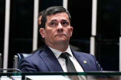 Isto É cita pesquisa realizada pela Paraná Pesquisas no Estado do Paraná.