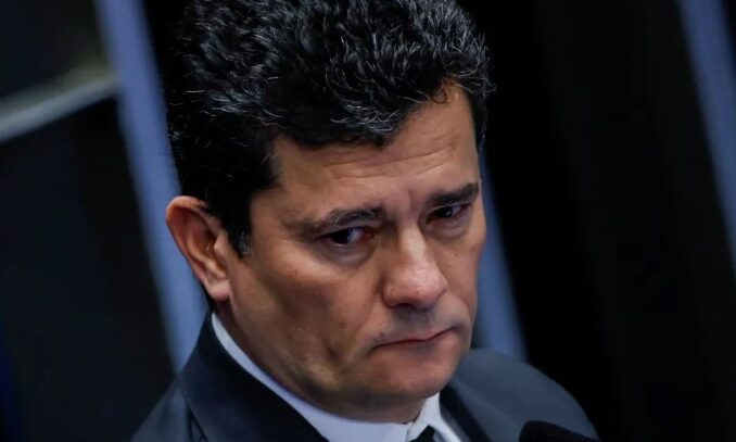 Jornalista Cristiano Lima cita pesquisa realizada pela Paraná Pesquisas no Estado do Paraná.