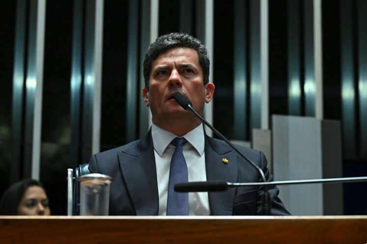 Folha de Pernambuco cita pesquisa realizada pela Paraná Pesquisas no Estado do Paraná. 1 Folha de Pernambuco cita pesquisa realizada pela Paraná Pesquisas no Estado do Paraná.
