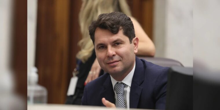 D'Ponta cita pesquisa realizada pela Paraná Pesquisas no Estado do Paraná. 1 D'Ponta cita pesquisa realizada pela Paraná Pesquisas no Estado do Paraná.