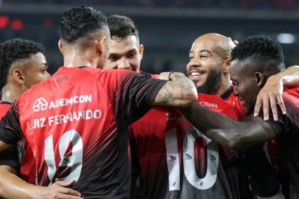 Um Dois Esportes cita pesquisa realizada pela Paraná Pesquisas.