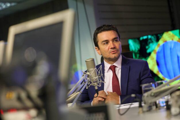 Folha de São Paulo cita pesquisa realizada pela Paraná Pesquisas no no Estado do Pará.