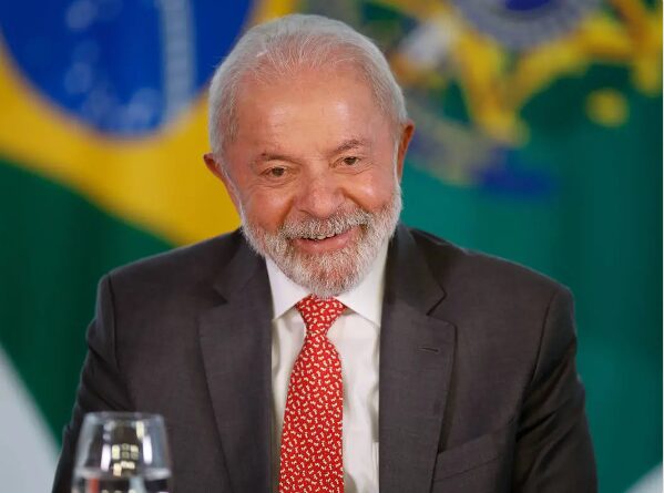 Agenda do Poder cita pesquisa realizada pela Paraná Pesquisas.