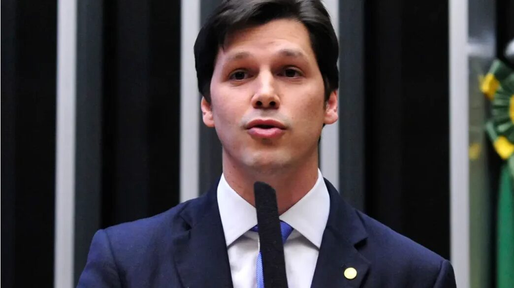 Band News cita pesquisa realizada pela Paraná Pesquisas no Estado de Goiás.