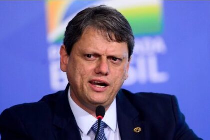 Coluna Esplanada cita pesquisa realizada pela Paraná Pesquisas no Estado de São Paulo.