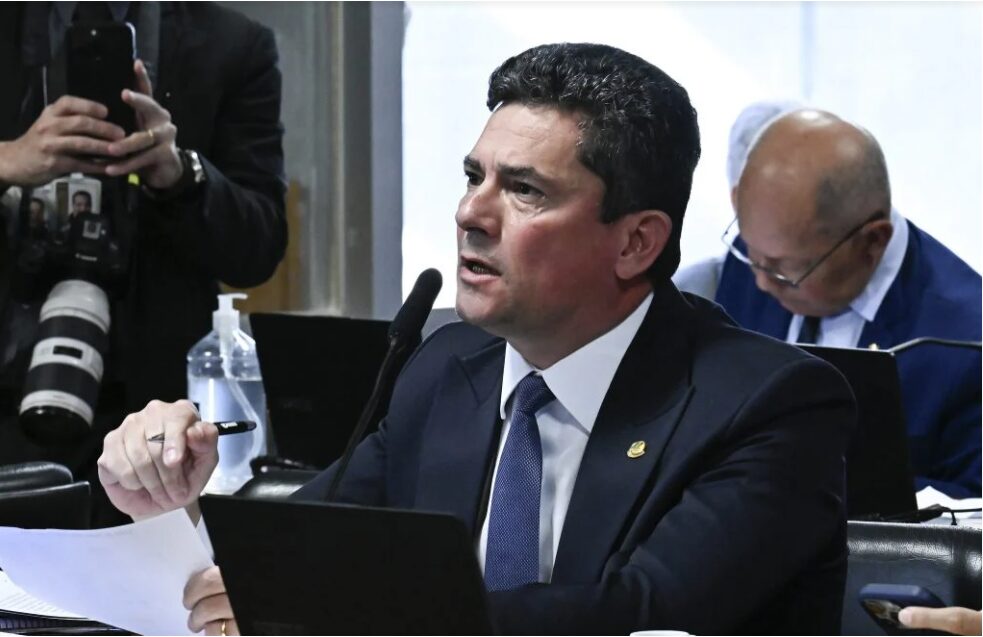 Carta Capital cita pesquisa realizada pela Paraná Pesquisas no Estado do Paraná. 1 Carta Capital cita pesquisa realizada pela Paraná Pesquisas no Estado do Paraná.
