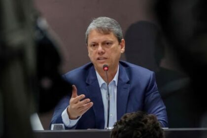 Clube FM cita pesquisa realizada para Paraná Pesquisas no Estado de São Paulo.