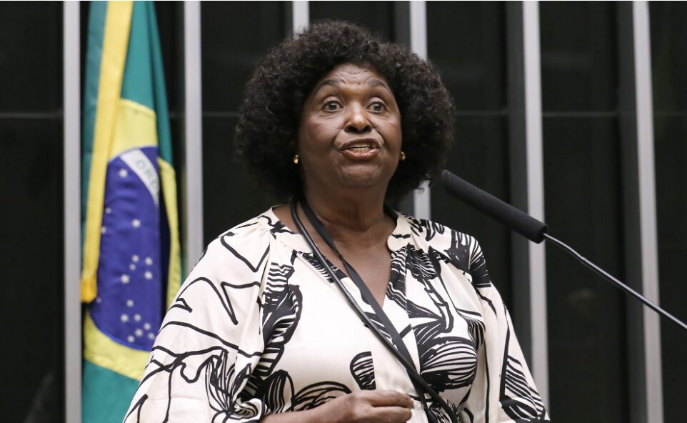 Crusoé cita pesquisa realizada para Paraná Pesquisas no Estado do Rio de Janeiro. 1 Crusoé cita pesquisa realizada para Paraná Pesquisas no Estado do Rio de Janeiro.