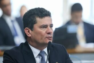 Exame cita pesquisa realizada para Paraná Pesquisas no Estado do Paraná.