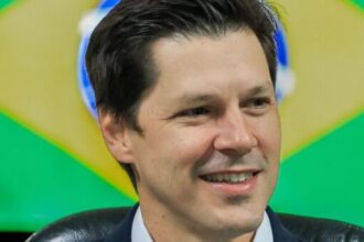 Transmissão Política cita pesquisa realizada para Paraná Pesquisas no Estado de Goiás.