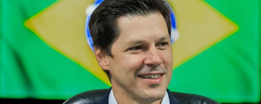 Transmissão Política cita pesquisa realizada para Paraná Pesquisas no Estado de Goiás. 1 Transmissão Política cita pesquisa realizada para Paraná Pesquisas no Estado de Goiás.