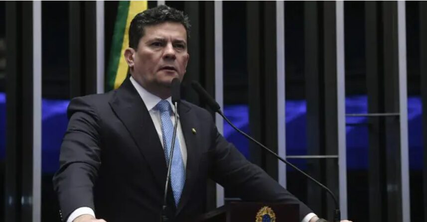Revista Oeste cita pesquisa realizada para Paraná Pesquisas no Estado do Paraná.
