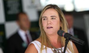 Crusoé cita pesquisa realizada para Paraná Pesquisas no Distrito Federal.