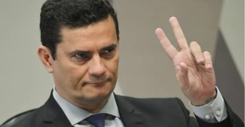 Revista Oeste cita pesquisa realizada para Paraná Pesquisas no Estado do Paraná.