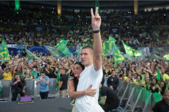 Crusoé cita pesquisa realizada para Paraná Pesquisas no Estado do Rio de Janeiro.
